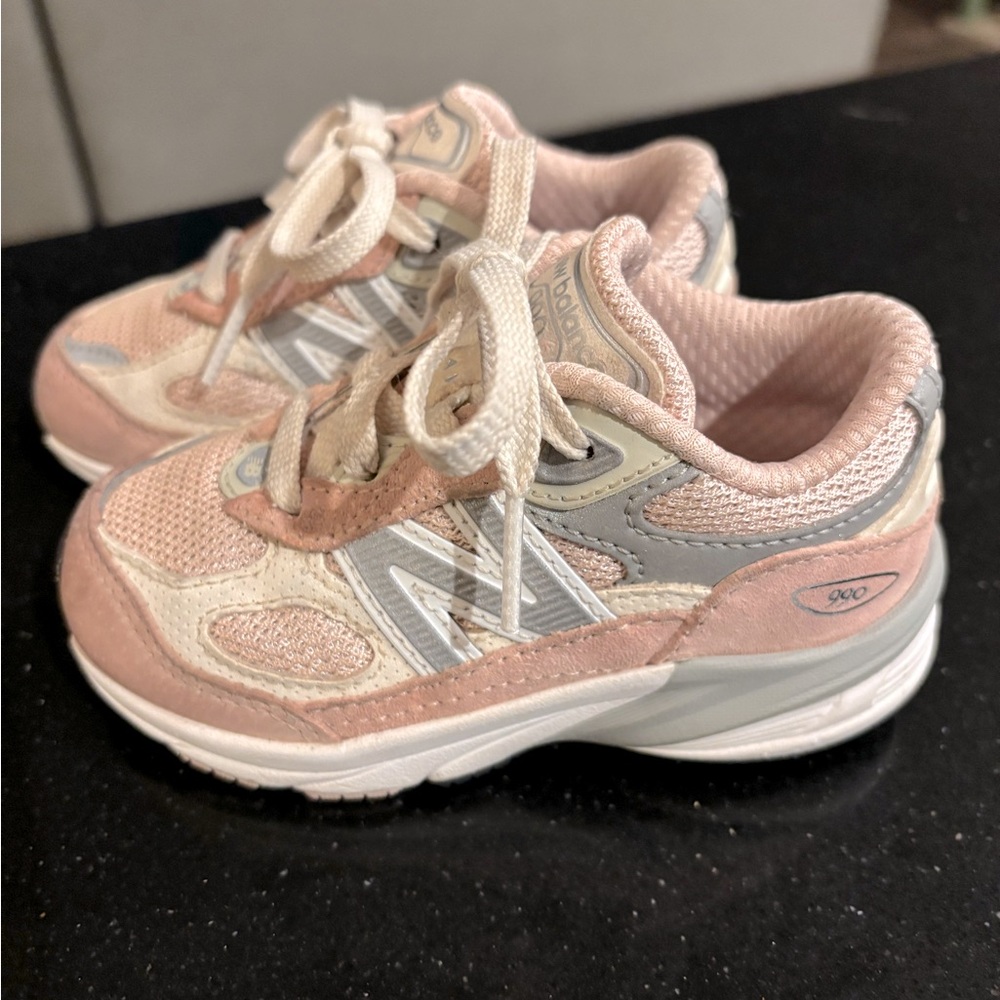 New Balance pink shoes (Toddler/Little Kid size 7)
